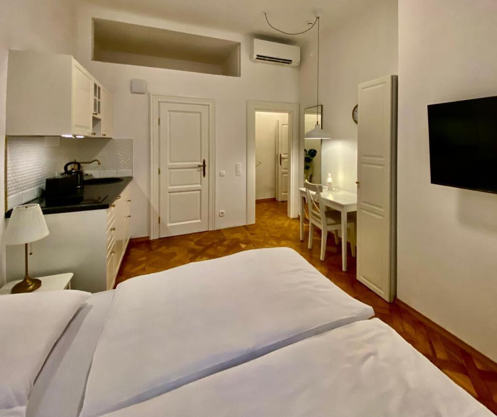 Ars Longa Apartments Ljubljana Buitenkant foto