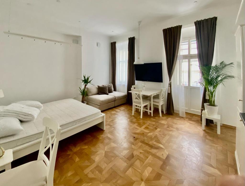 Ars Longa Apartments Ljubljana Buitenkant foto