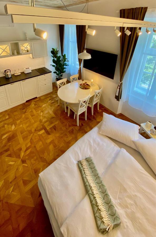 Ars Longa Apartments Ljubljana Buitenkant foto