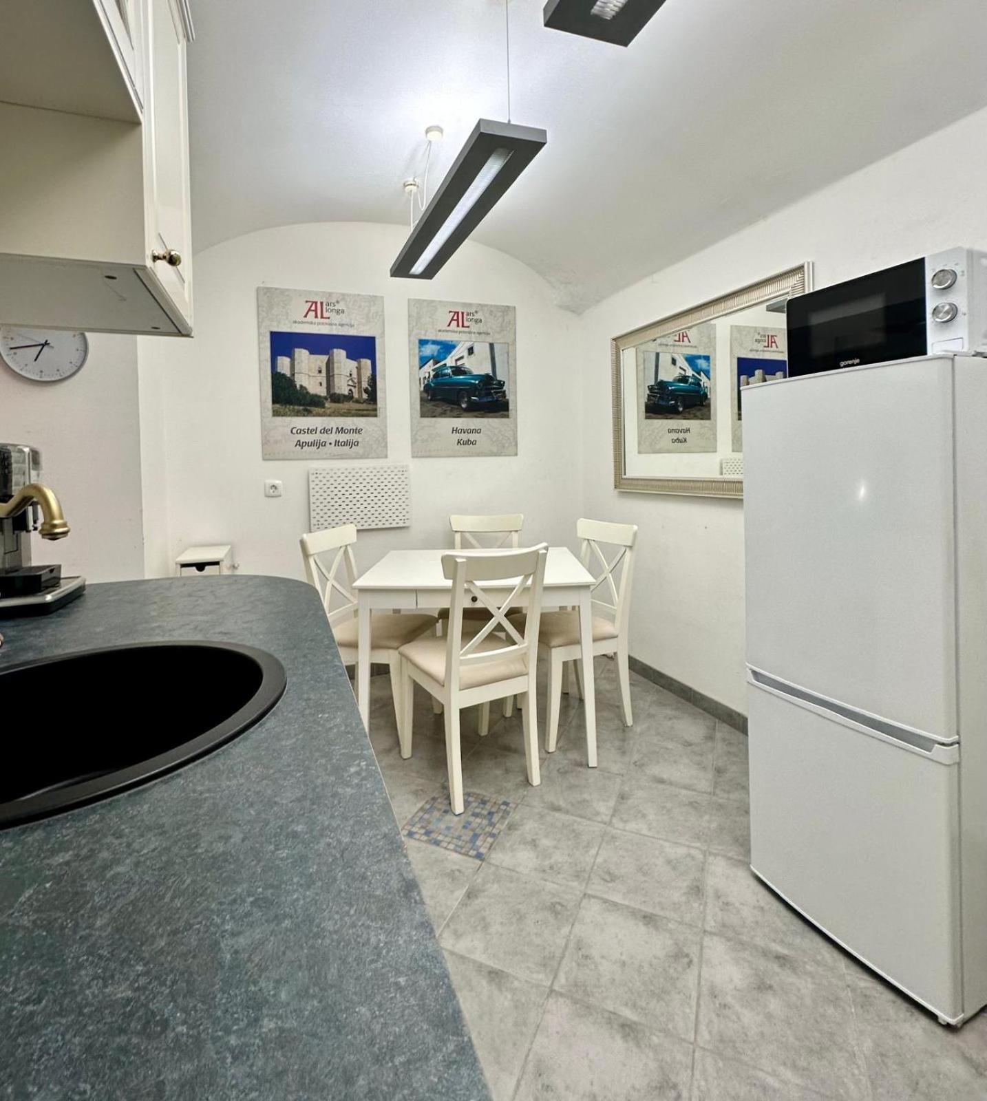 Ars Longa Apartments Ljubljana Buitenkant foto